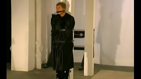 Jiggish sweetie who likes to have fun with her hook-up fucktoy