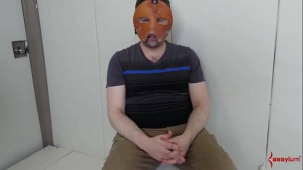 BDSM chick flagellated