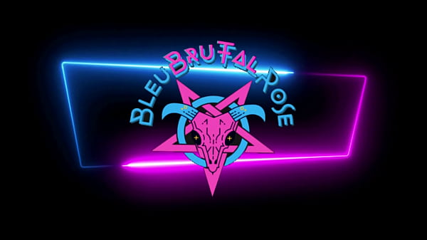 Emo cougar in a box sucking a big man sausage